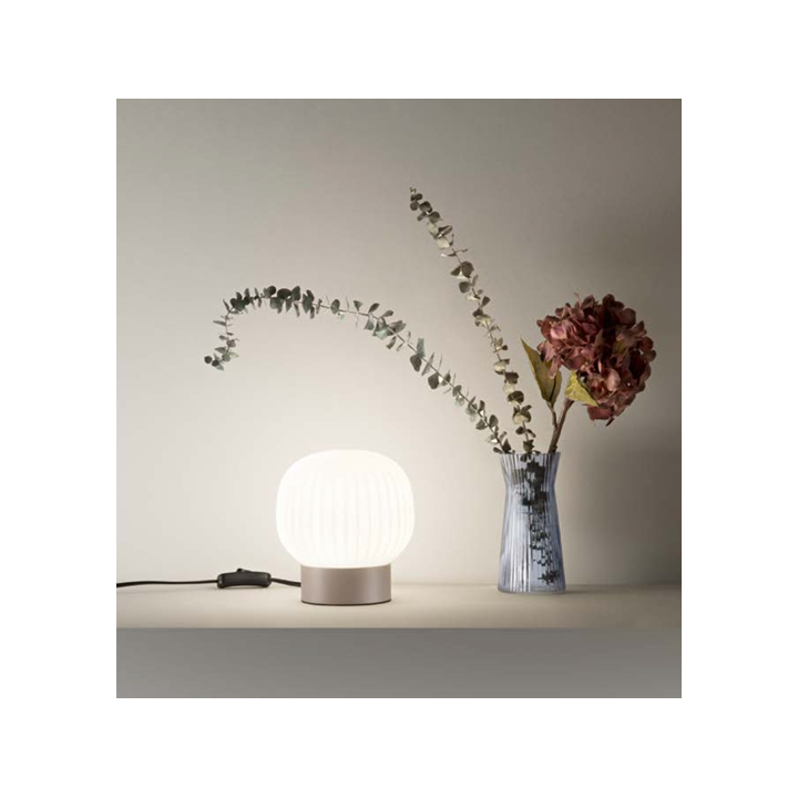 Candeeiro de mesa modelo Eris