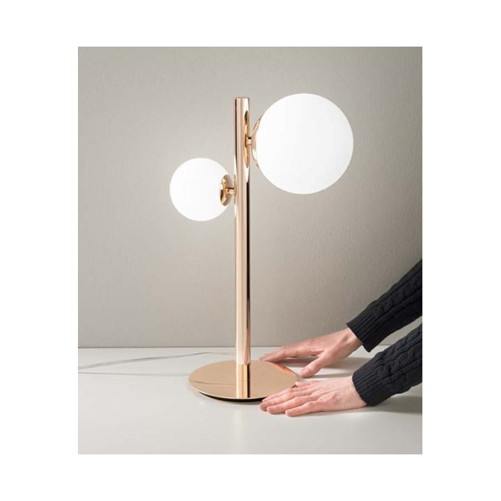 Candeeiro de mesa modelo Hera